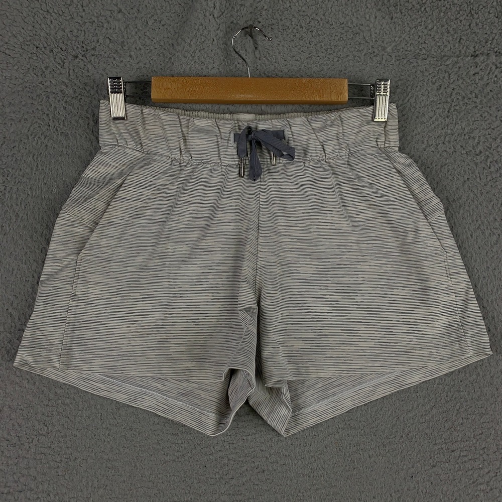Lululemon On the Fly Shorts Women's 4 Gray Heather Striped Active Commuter‎ Yoga
